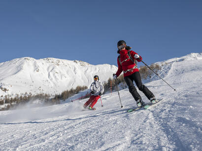 Ski entre amis au Sauze © Ubaye Tourisme