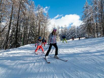 Ski en famille au Sauze © Ubaye Tourisme